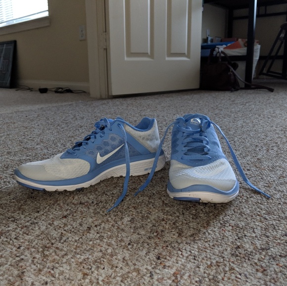 periwinkle nike shoes